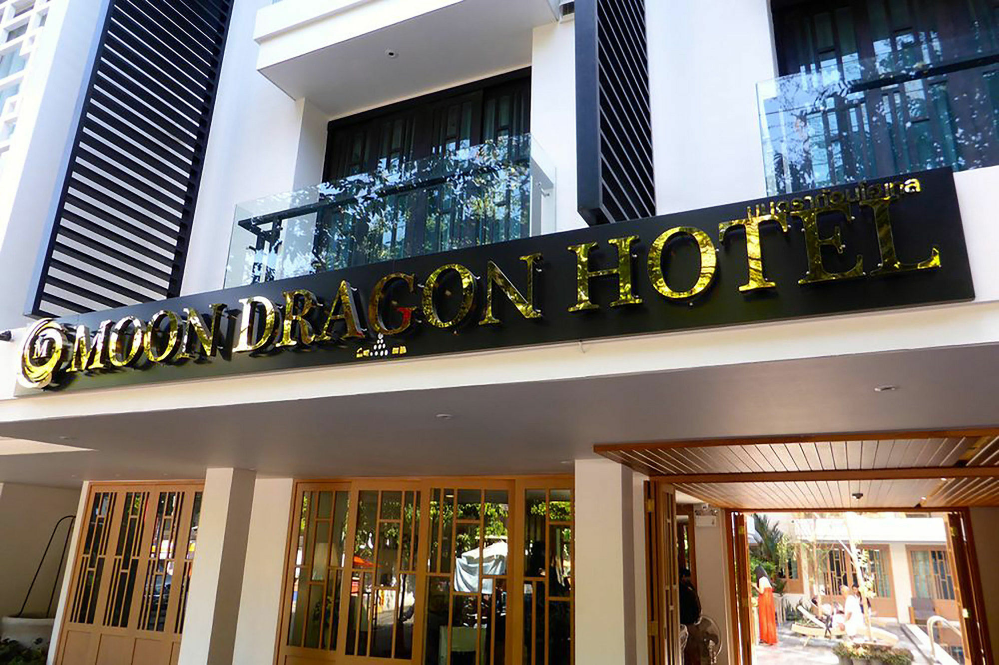 Moon Dragon Hotel Chiang Mai Bagian luar foto