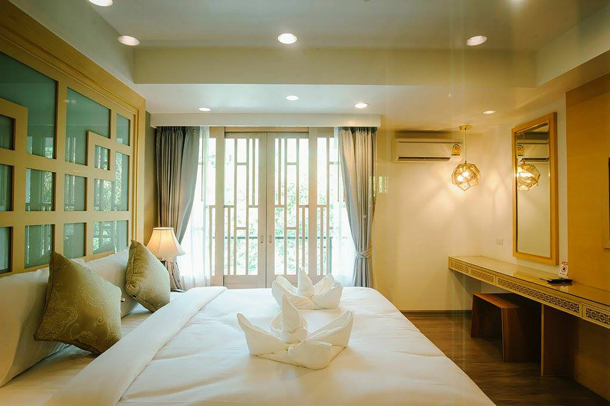 Moon Dragon Hotel Chiang Mai Bagian luar foto